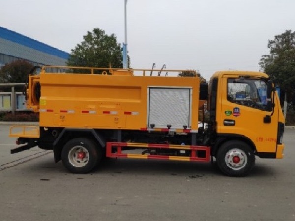 中潔牌東風(fēng)多利卡高壓清洗車(chē)4.5方